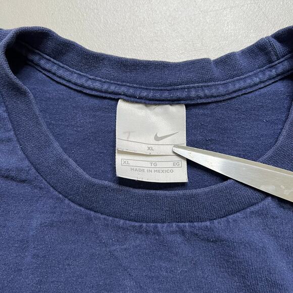 Vintage Nike Small Swoosh Essential T-Shirt Navy Blue Size XL Y2K - Picture 2 of 7